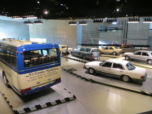 Stuttgart, Deutschland, Mercedes–Benz Museum, Thema Fahrzeugsicherheit