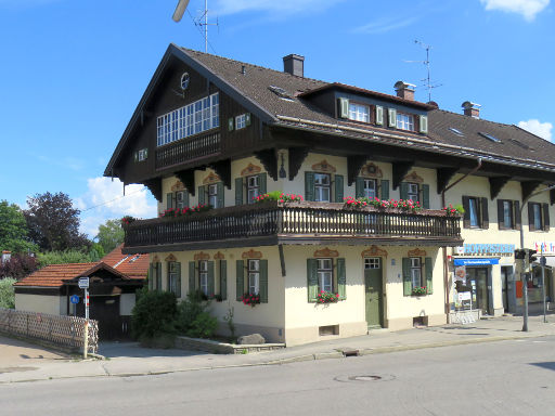 Tutzing, Deutschland, Starnberger See, Wohn- und Geschäftshaus an der Hauptstraße