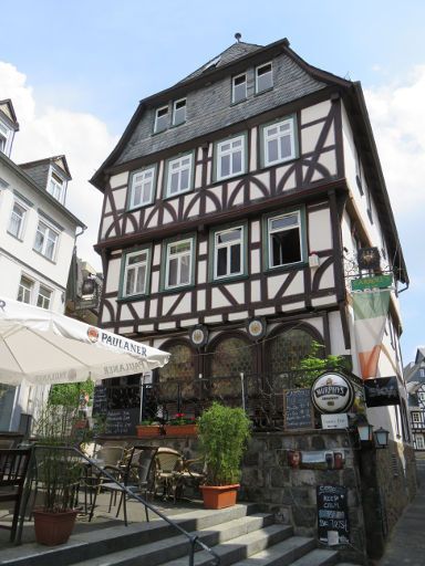 Wetzlar, Deutschland, Fachwerkhaus mit dem irish pub Carroll’s