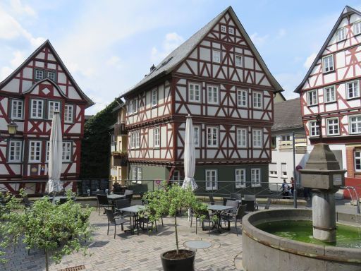 Wetzlar, Deutschland, Brunnen und Fachwerkhäuser am Kornmarkt