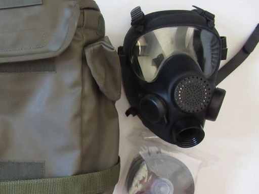 BW-Shop, Bundeswehr und mehr, Wittenberge, Deutschland, ABC Atemschutzmaske MP5 Polnische Armee mit Filter und Tasche
