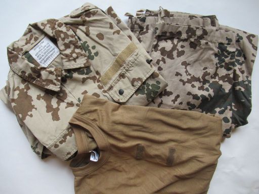 BW-Shop, Bundeswehr und mehr, Wittenberge, Deutschland, Original Bundeswehr Komplett Set Wüstentarn, Hose, Jacke und T-Shirt Größe 13 BW / 102