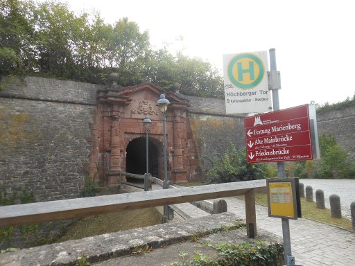 Festung Marienberg Würzburg, Bushaltestelle Höchberger Tor