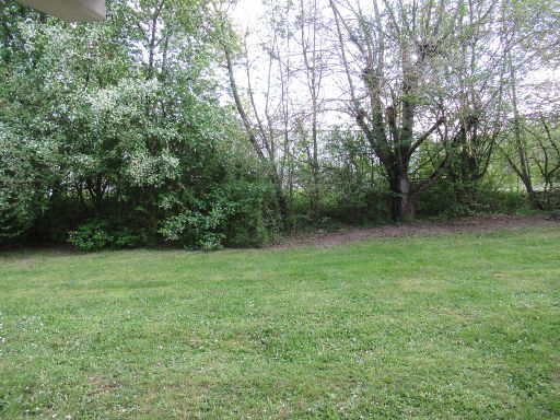 Campanile Auxerre - Monéteau, Frankreich, Zimmer 018 mit Ausblick Richtung Garten