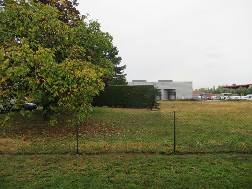 Campanile Colmar Parc des Expositions, Colmar, Frankreich, Zimmer 28 Ausblick auf Wiese und Gewerbebetrieb