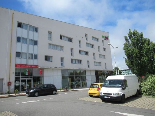 Hotel Eco Nuit Saint Nazaire, Saint Nazaire, Frankreich, Außenansicht vom Parkplatz in der Rue de Troénes 5, 44 600 Saint Nazaire