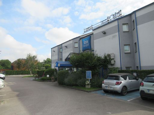 ibis budget Dunkerque Grande Synthe, Grande Synthe, Frankreich, Außenansicht mit Parkplatz in der Rue de la Porte de Lille, ZAC de Courghain, 59760 Grande Synthe