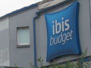 ibis budget Dunkerque Grande Synthe, Grande Synthe, Frankreich, Außenansicht mit Parkplatz in der Rue de la Porte de Lille, ZAC de Courghain, 59760 Grande Synthe