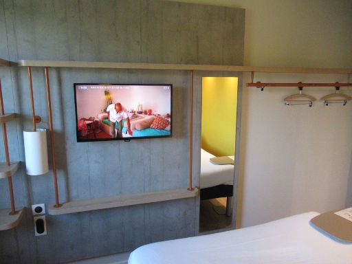 ibis budget Rennes Route de Lorient, Rennes, Frankreich, Zimmer 319 mit großem Flachbildfernseher