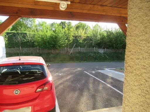 KYRIAD DIRECT AUXERRE - APPOIGNY, Appoigny, Frankreich, Zimmer 422 mit Ausblick auf den Parkplatz
