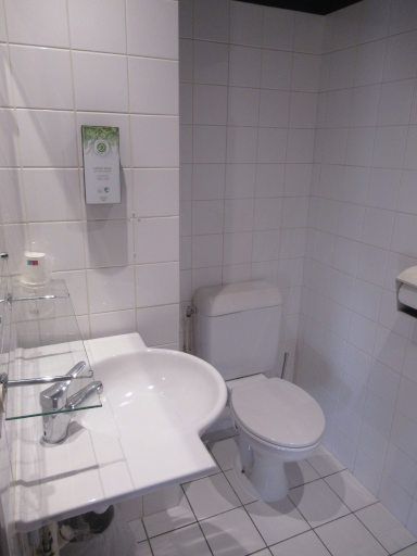 KYRIAD DIRECT AUXERRE - APPOIGNY, Appoigny, Frankreich, Bad mit Waschbecken und WC