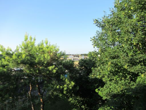 Kyriad Direct Clermont Ferrand Nord, Gerzat, Frankreich, Zimmer 77 mit Ausblick Richtung Autobahn