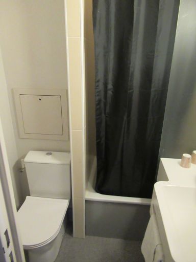 Kyriad Direct Clermont Ferrand Nord, Gerzat, Frankreich, Frankreich, Bad mit WC und Dusche