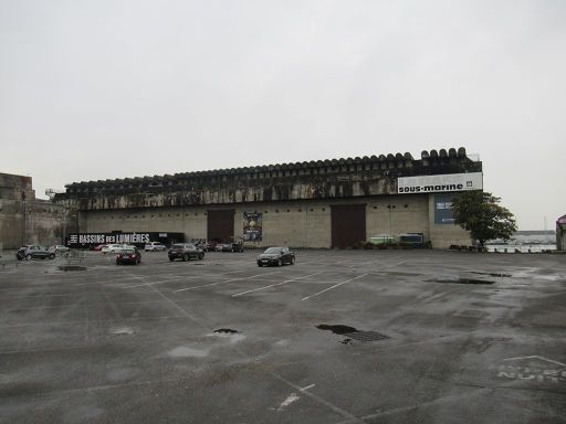 ehemaliger deutscher U-Boot Stützpunkt, Bordeaux, Frankreich, U-Boot Bunker mit Toren, Ansicht vom Parkplatz