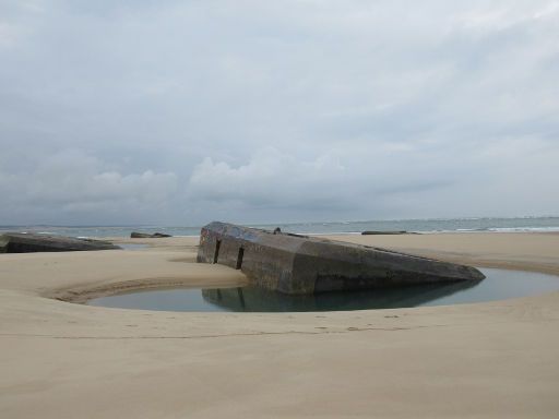 ehemalige Heeresküstenbatterie, Cap Ferret, Frankreich, Bunker im Sandstrand