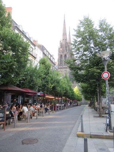 Clermont-Ferrand, Frankreich, Restaurants mit Außenbereichen in der Innenstadt