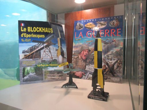 Le Blockhaus D’Éperlecques Freilichtmuseum, Eperlecques, Frankreich, Bücher und Modelle der V-1 und V-2