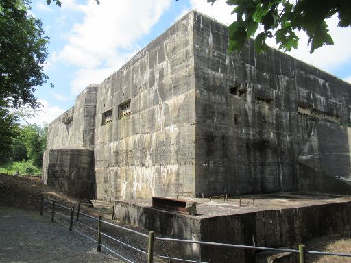 V2 Stellung Kraftwerk Nord-West, Eperlecques, Frankreich, Bunker mit Öffnungen für Luftanschlüsse