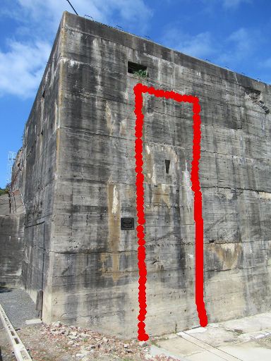 V2 Stellung Kraftwerk Nord-West, Eperlecques, Frankreich, Nicht gebaute Stahltür (rot markiert)