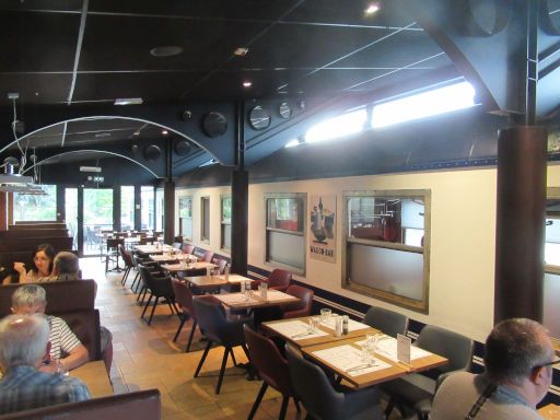 Crocodile Restaurant & Buffet, Hautmont, Frankreich, einfacher aber gem&uuml;tlicher Gastraum