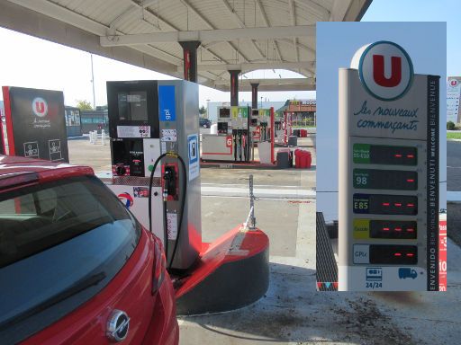 Tankstellen Kraftstoffversorgung Oktober 2022, Frankreich, Super U Tankstelle in Vierzon mit LPG Autogas