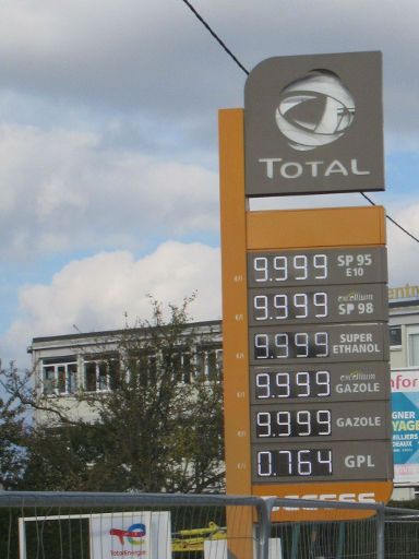 Tankstellen Kraftstoffversorgung Oktober 2022, Frankreich, Total Tankstelle mit GPL in Soissons