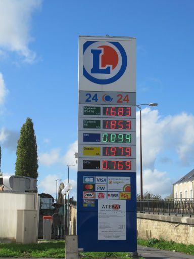 Tankstellen Kraftstoffversorgung Oktober 2022, Frankreich, Leclerc Tankstelle in 08200 Sedan