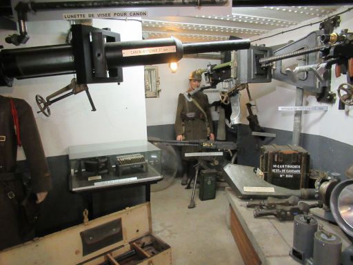 Kasematte Esch, Hatten, Frankreich, Waffen und Ausr&uuml;stungen