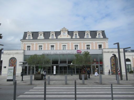 Hauptbahnhof Treffen Adolf Hitler Francisco Franco 1940, Hendaye, Frankreich, Vorplatz und Eingang vom Bahnhof