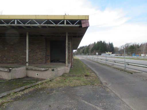 Grenzübergang La Chapelle, Frankreich – Beaubru, Belgien, ehemalige Zollabfertigung Belgien Laderampen