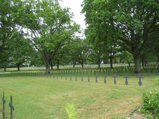 Deutscher Soldatenfriedhof, Fort de Malmaison, Laon, Frankreich, Grabkreuz für zwei Gräber