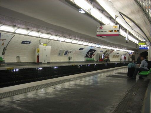 Metro, Paris, Frankreich, Metro Linie 4 Haltestelle Vavin