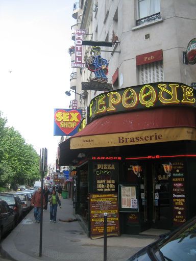 Pigalle Rotlichtviertel, Paris, Frankreich, Hotel Rhin et Danube und Brasserie L’Epoche Boulevard de Clichy 38, 75018 Paris