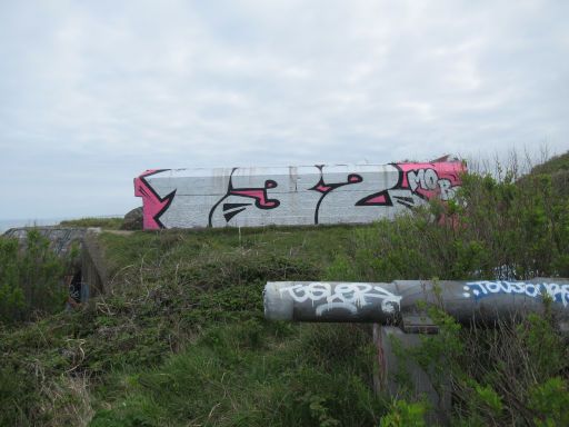 Marine K&uuml;stenbatterie Socoa West, Socoa, Frankreich, Befehlsbunker mit Graffiti beschmiert, Ansicht Richtung Socoa / Saint Jean de Luz