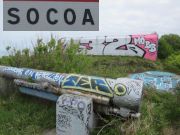 Marine K&uuml;stenbatterie Socoa West, Socoa, Frankreich, 155 mm Gesch&uuml;tzrohr neben dem Befehlsbunker
