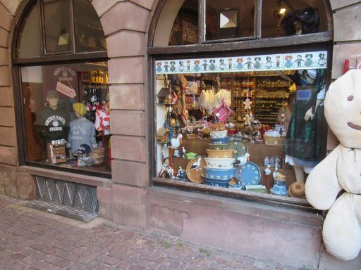 Straßburg, Frankreich, Andenkengeschäft am Münsterplatz