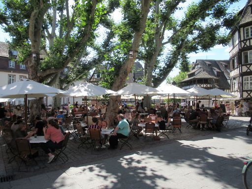 Straßburg, Frankreich, Restaurant mit Außenberich in der Altstadt