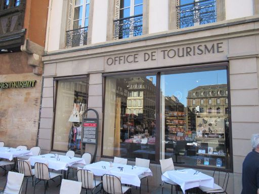 Straßburg, Frankreich, Tourismusinformation am Münsterplatz