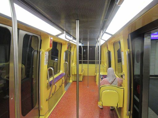 Metro, U-Bahn, Toulouse, Frankreich, Fahrgastraum mit Steh– und Sitzplätzen