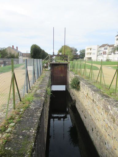 Vierzon, Frankreich, Canal de Berry, Schleuse beim Place François Mitterand