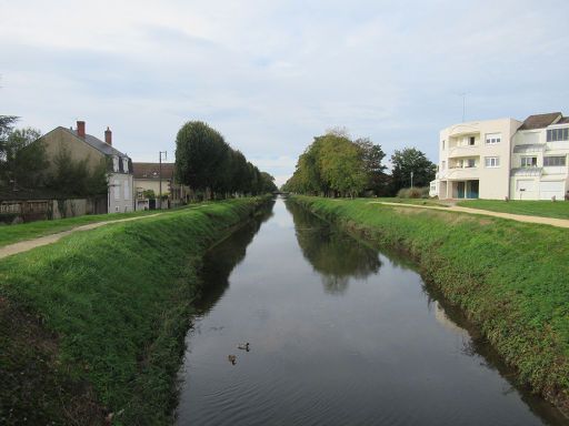 Vierzon, Frankreich, Canal de Berry, Fuß– und Radwege am Kanal