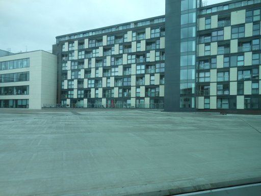 Holiday Inn Express Hotels, Leeds City Centre Armouries, Leeds, Großbritannien, Zimmer 214 mit Blick auf ein Flachdach