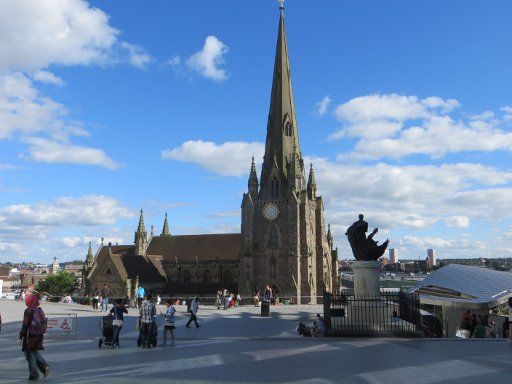 Birmingham, Großbritannien, St Martin Kirche Ansicht vom Bullring Einkaufszentrum