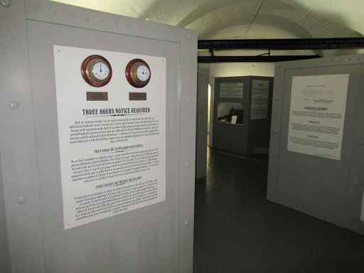 Napier of Magdala Battery, Gibraltar, Beschreibung auf Englisch, Spanisch und Französisch