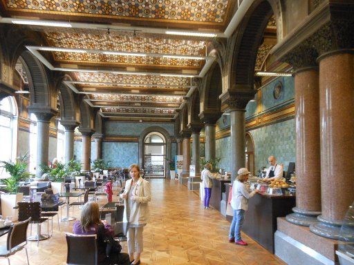 Leeds, Großbritannien, Cafeteria in der Bibliothek / Tiled Hall