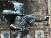 Nottingham, Großbritannien, Robin Hood Statue vor der Burgmauer