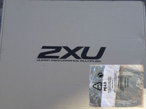 Wetsuit Outlet, Shoeburyness, Großbritannien, Wetsuit Outlet, Originalverpackung von 2XU, Wetsuit Made in Thailand