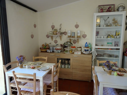 Bed & Breakfast La Mia Diletta Oasi, San Gregorio di Catania, Italien, Frühstücksraum mit kleinem Buffet