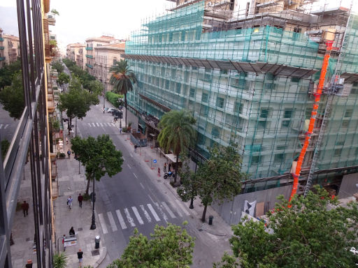 Ibis Styles Palermo Cristal, Palermo, Italien, Blick aus dem Zimmer 607 in die Via Roma