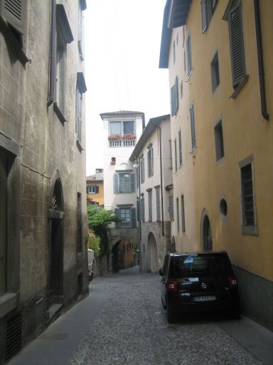 Bergamo, Italien, typische Seitengasse in der oberen Stadt